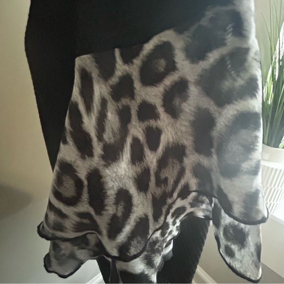 Blue - Black Blouse with Animal Print Sleeves Size Large - Picture 3 of 5